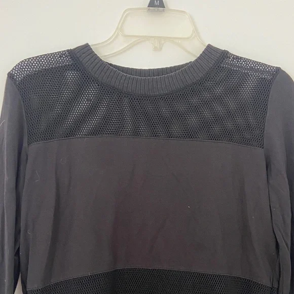 Alo Yoga Plank Long Sleeve Mesh Panel Top in black - Picture 4 of 10